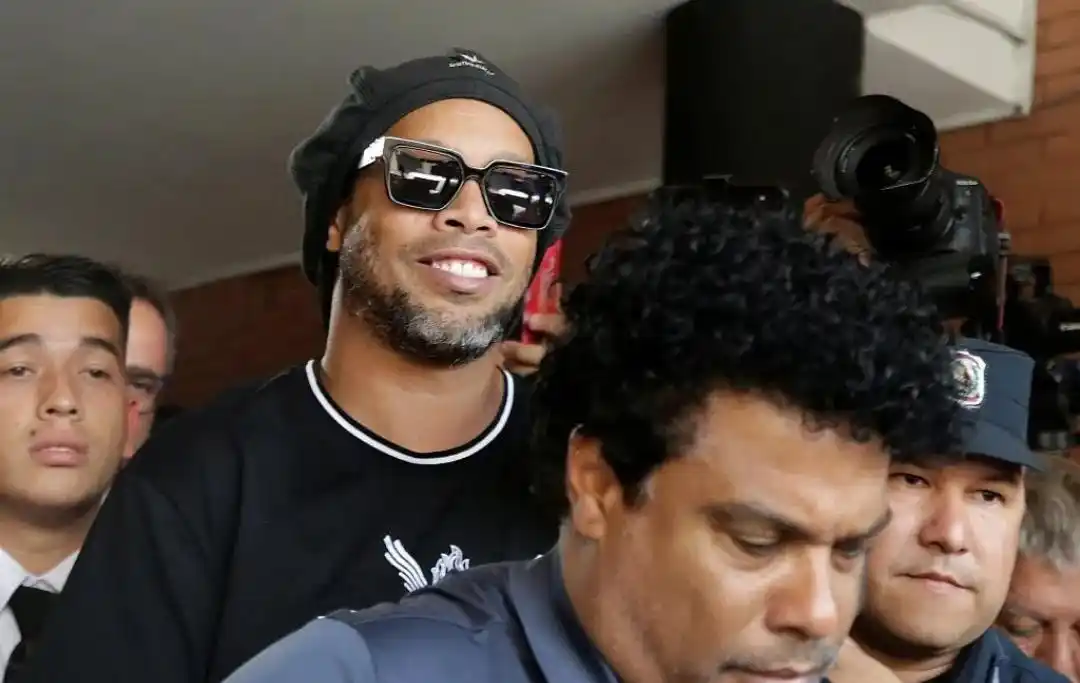 走上了截然 走上了截然